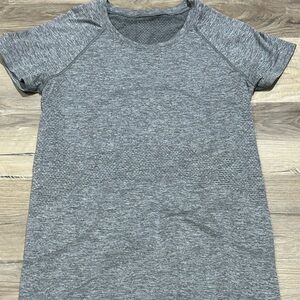 swiftly tech short-sleeve shirt 2.0 hip length